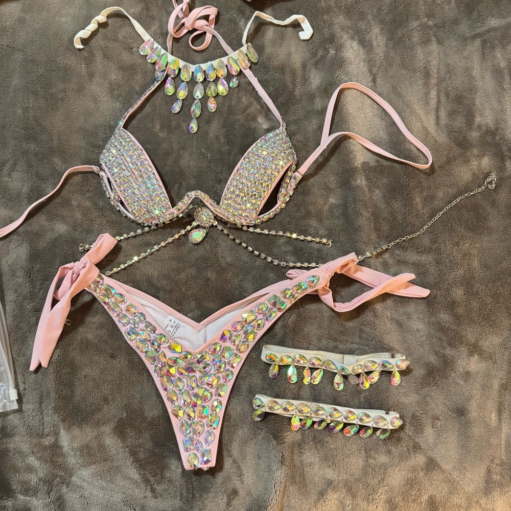 Lumi Shop pink rhinestone set